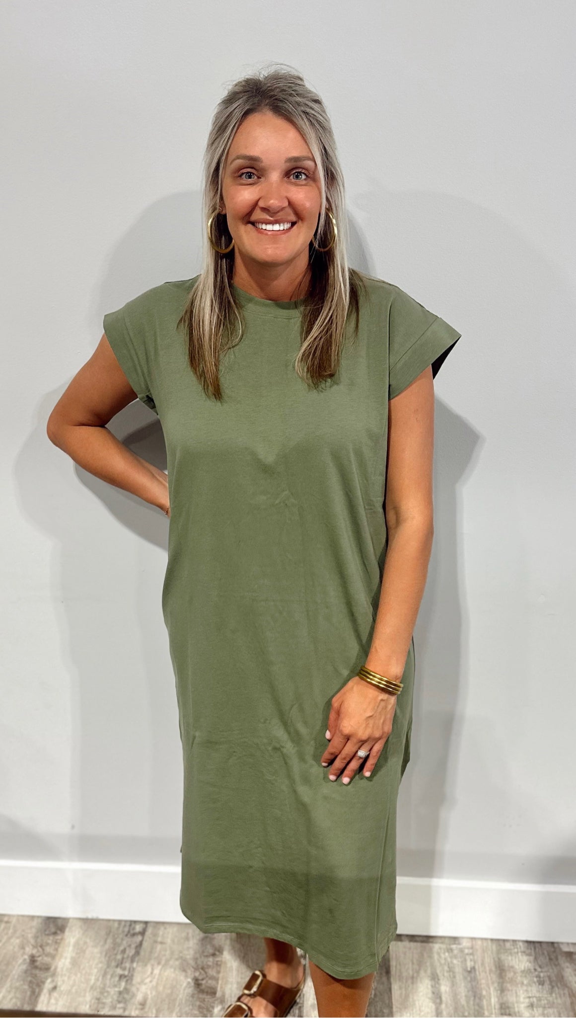 Round Neck Short Sleeve Midi Dress